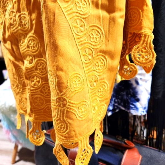 HONEY PUNCH EYELET SUNKISS DRESS 💛 YELLOW - Picture 5 of 6